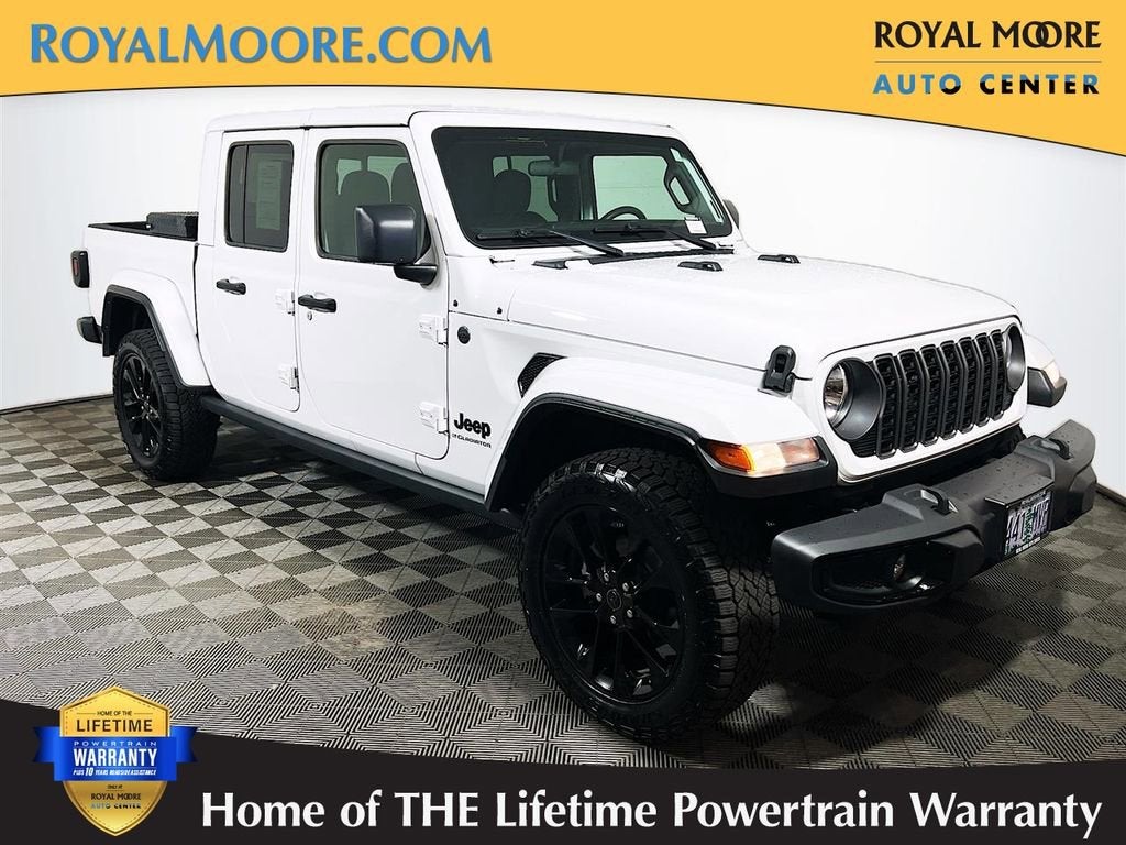 2024 Jeep Gladiator Nighthawk Auto's photo