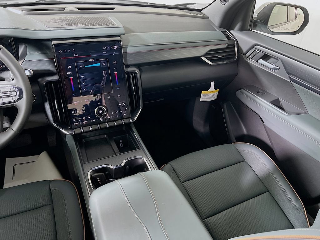 2025 GMC Acadia AT4