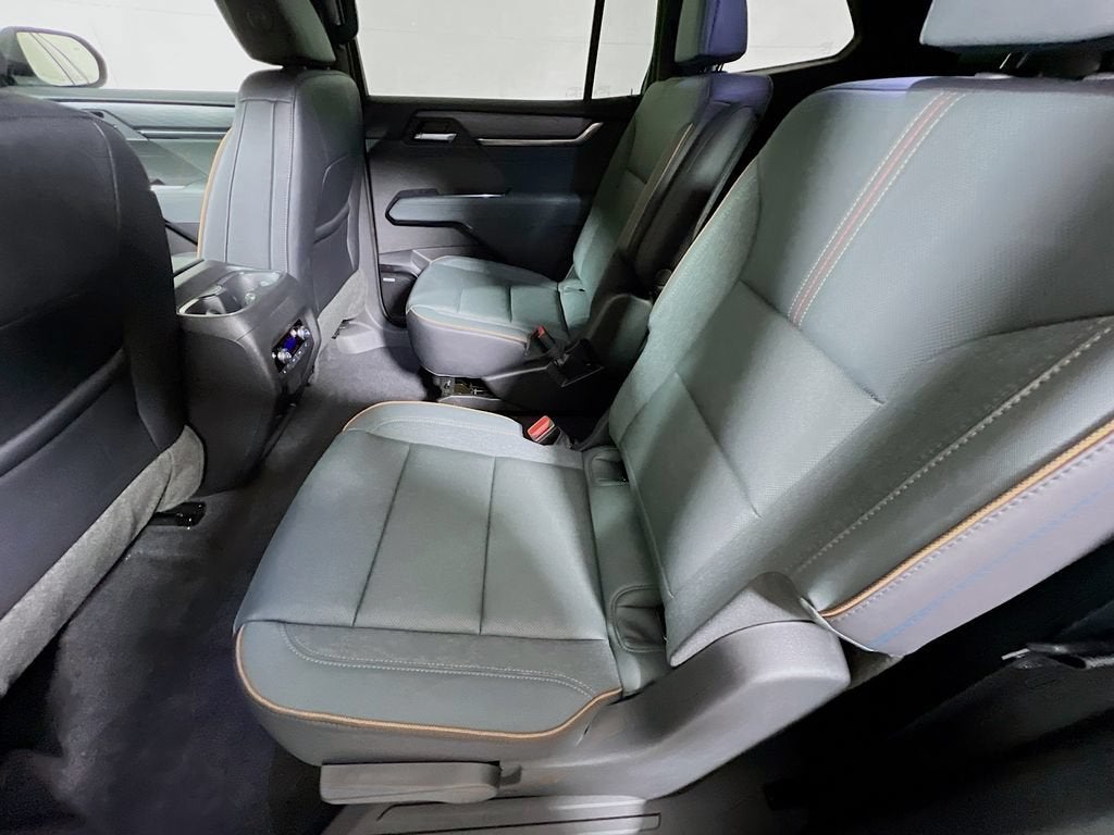 2025 GMC Acadia AT4