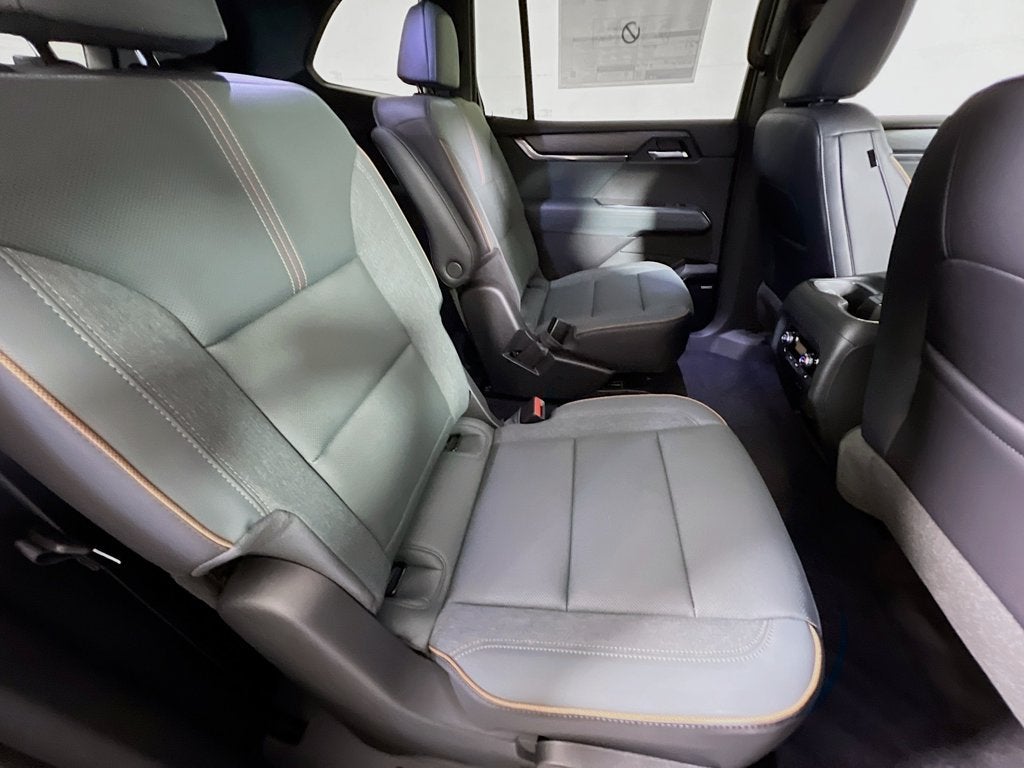 2025 GMC Acadia AT4
