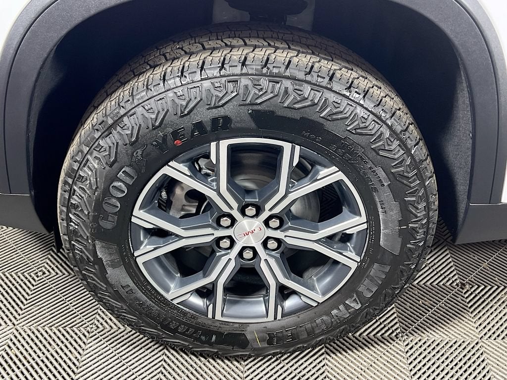 2025 GMC Acadia AT4