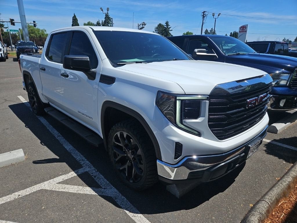 2023 GMC Sierra 4WD Crew Cab Short Box Pro's photo