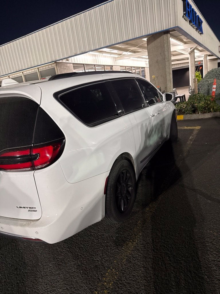 2022 Chrysler Pacifica Limited AWD