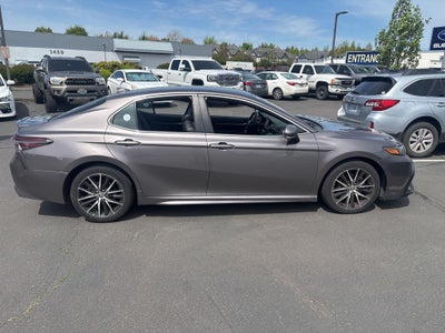 2022 Toyota Camry SE