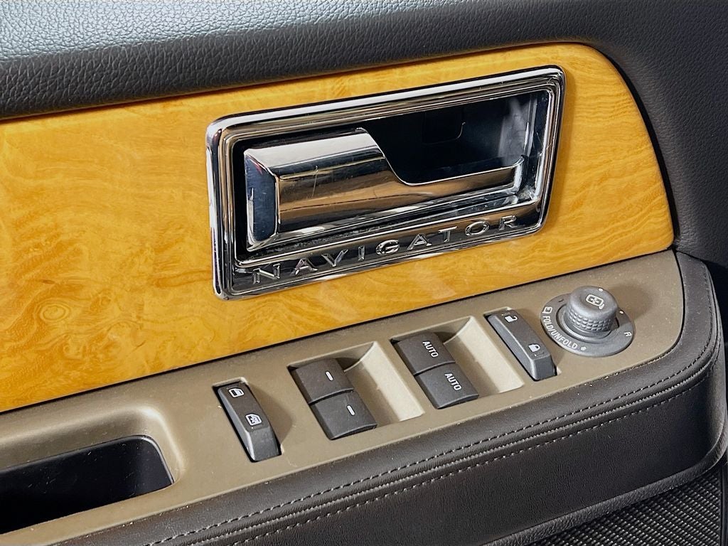 2011 Lincoln Navigator Base
