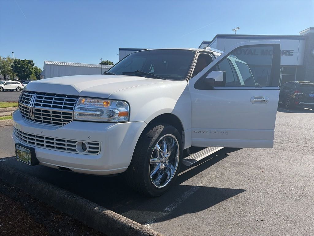 2011 Lincoln Navigator Base