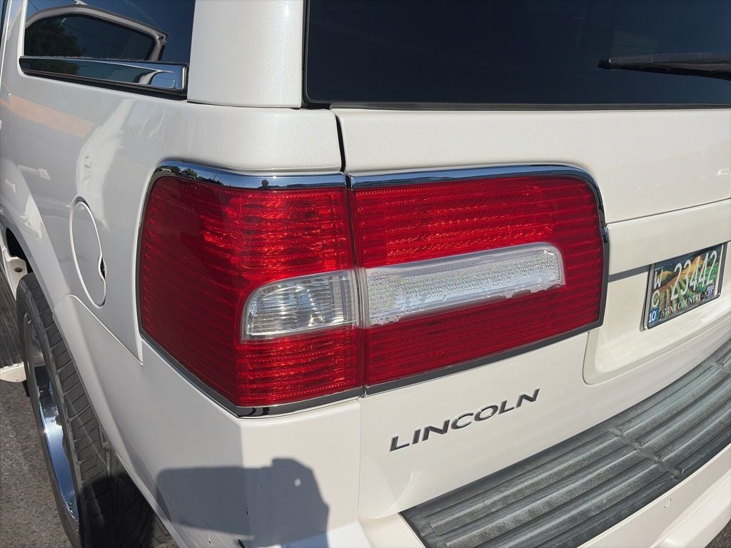 2011 Lincoln Navigator Base