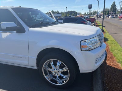 2011 Lincoln Navigator Base