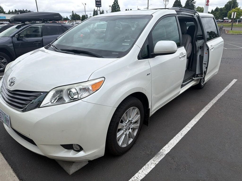 2017 Toyota Sienna XLE 7 Passenger