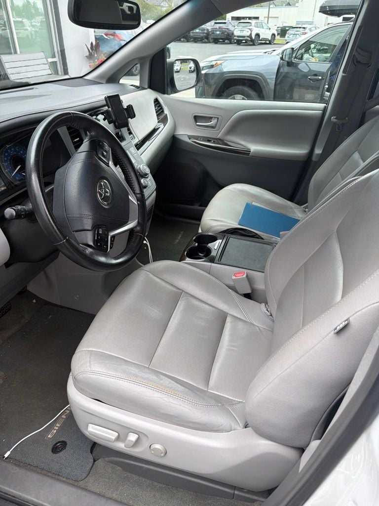 2017 Toyota Sienna XLE 7 Passenger