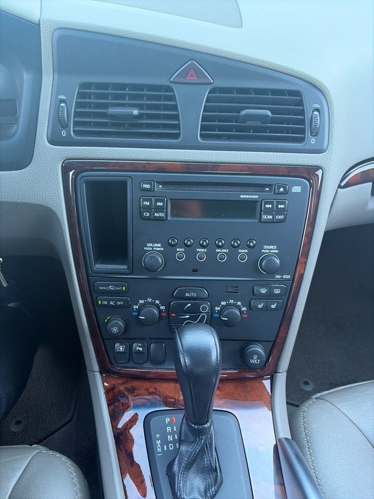 2006 Volvo XC70 Base