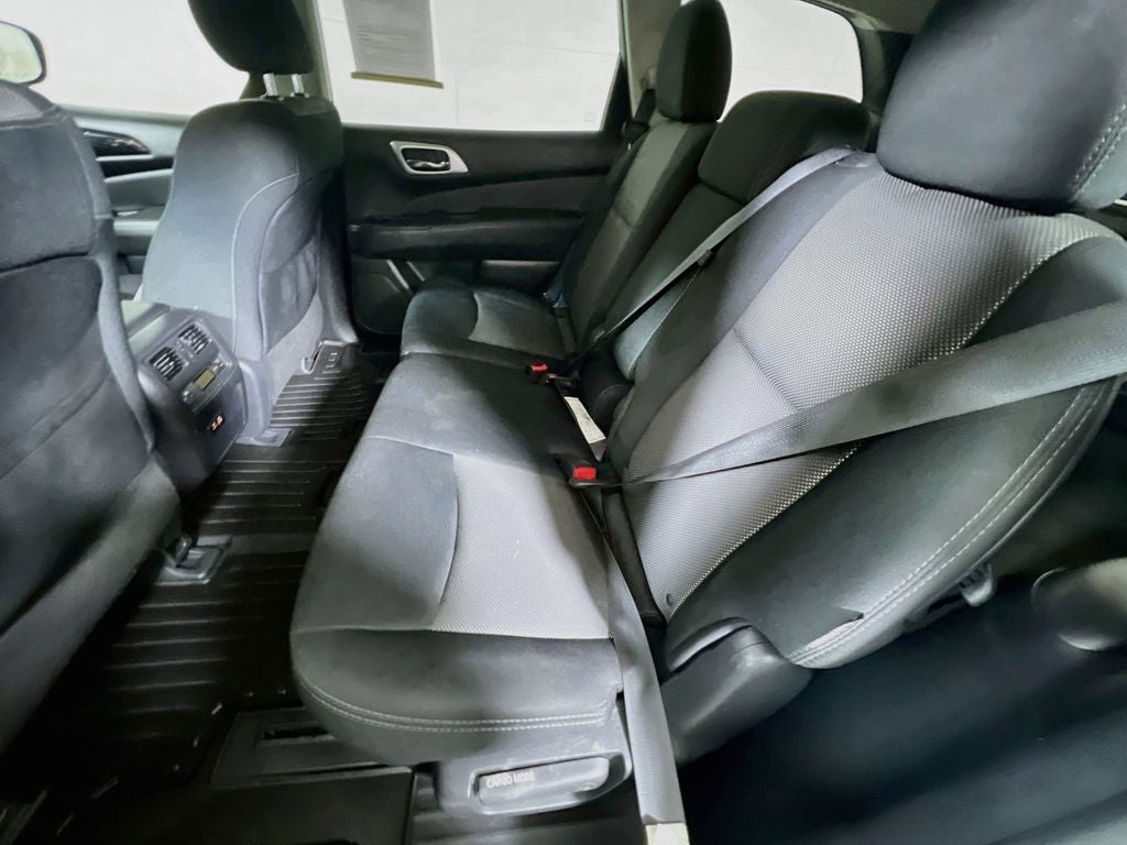 2020 Nissan Pathfinder SV