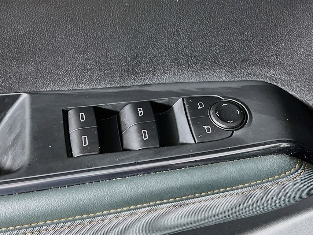 2025 GMC Acadia AT4
