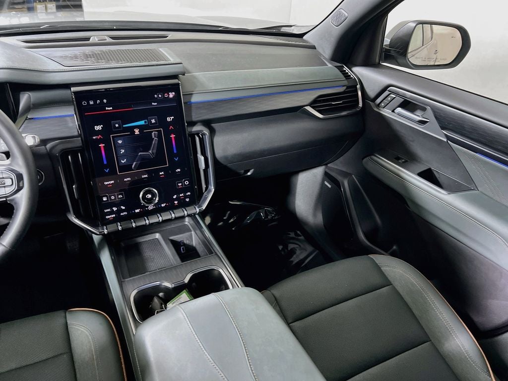 2025 GMC Acadia AT4