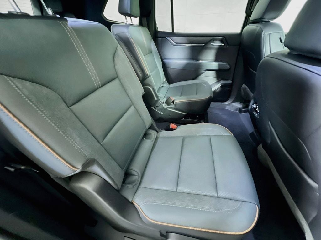 2025 GMC Acadia AT4