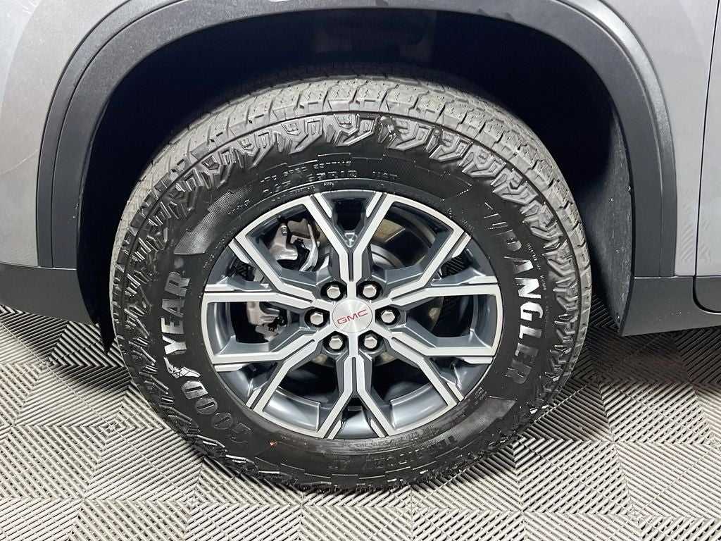 2025 GMC Acadia AT4