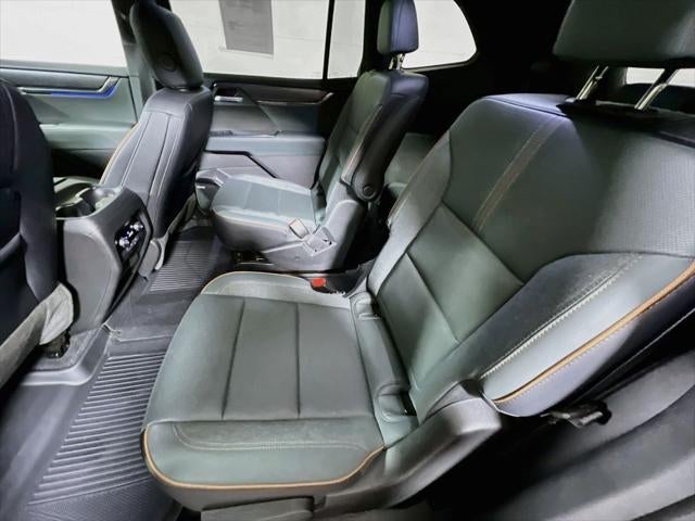 2025 GMC Acadia AT4