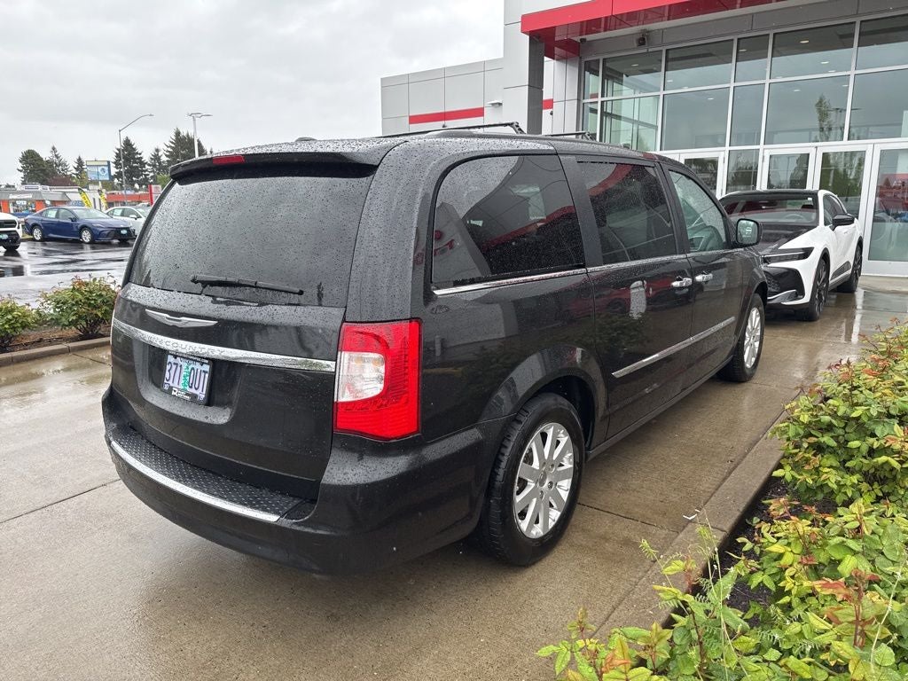 2016 Chrysler Town & Country Touring