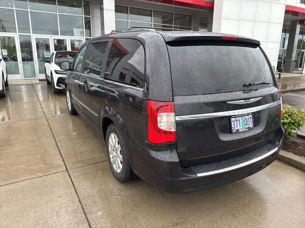 2016 Chrysler Town & Country Touring