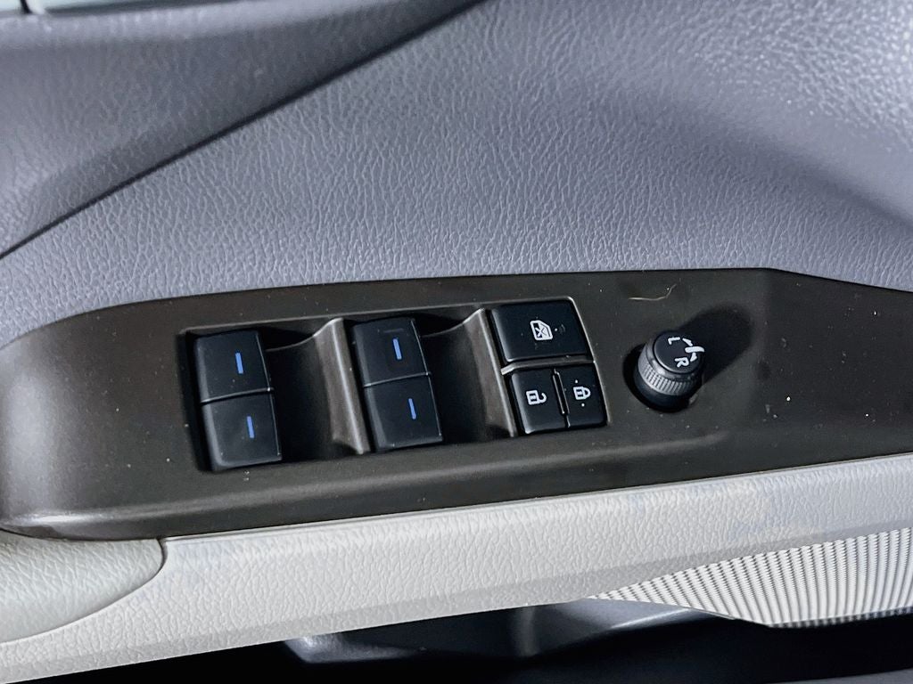 2022 Toyota Camry Hybrid LE