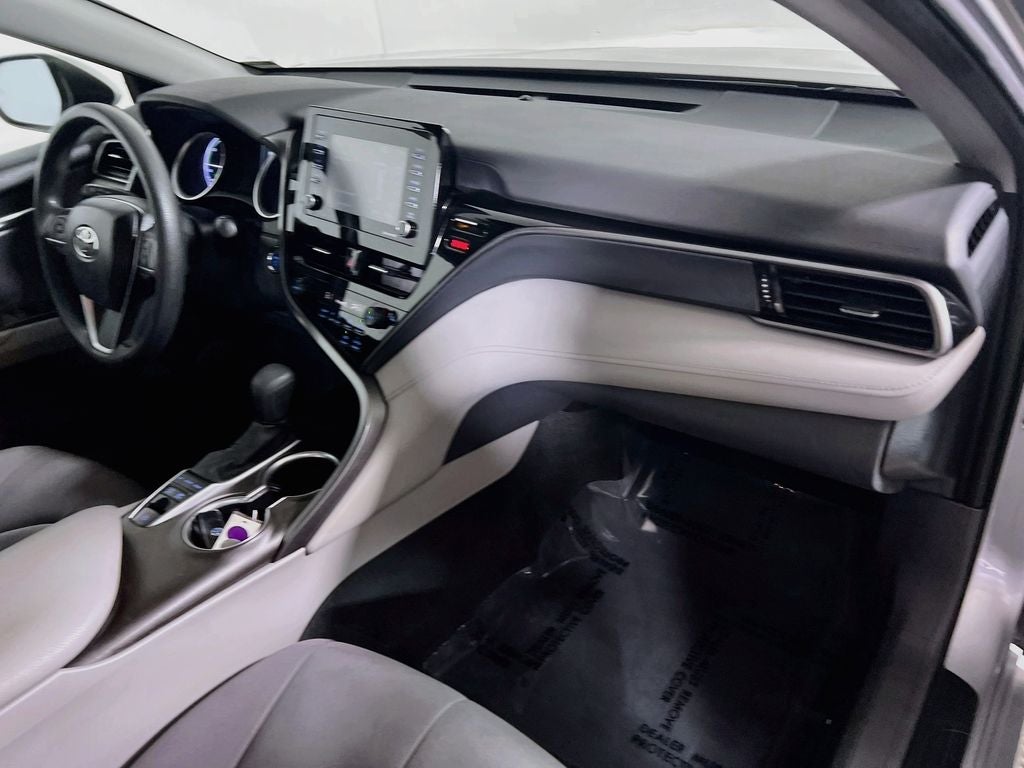 2022 Toyota Camry Hybrid LE