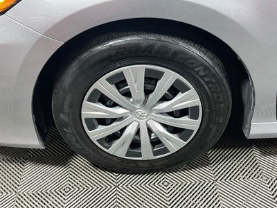 2022 Toyota Camry Hybrid LE