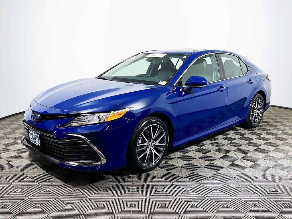 2023 Toyota Camry Hybrid XLE