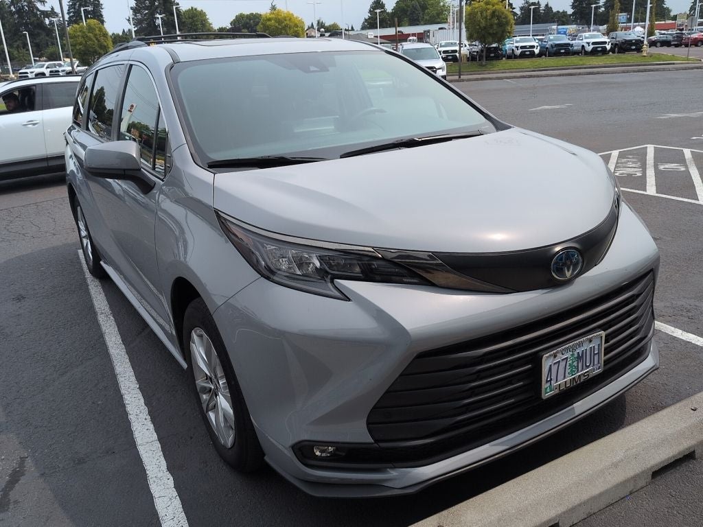 2022 Toyota Sienna Woodland Edition