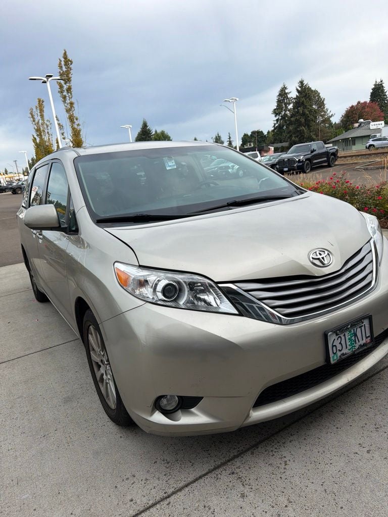 2015 Toyota Sienna XLE 7 Passenger