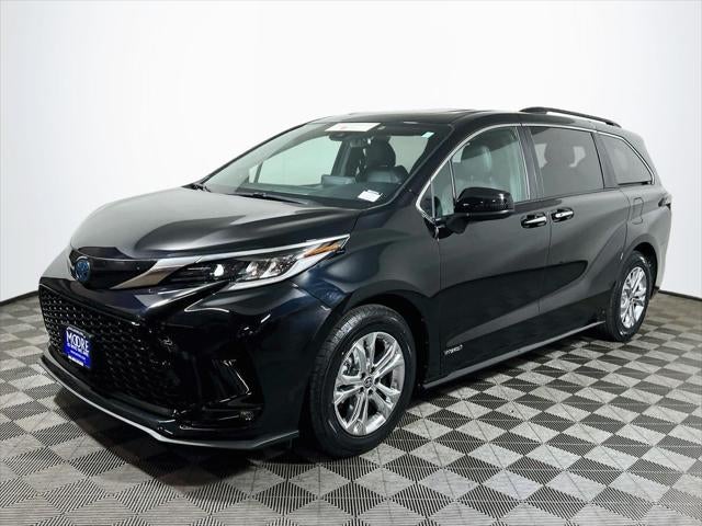 2021 Toyota Sienna XSE 7 Passenger