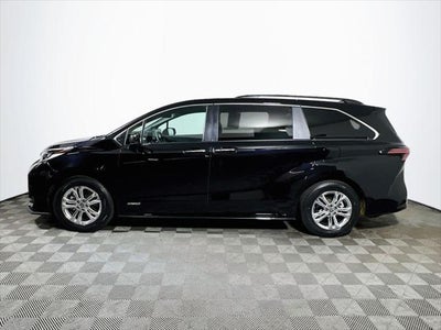 2021 Toyota Sienna XSE 7 Passenger