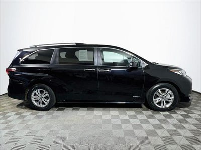 2021 Toyota Sienna XSE 7 Passenger