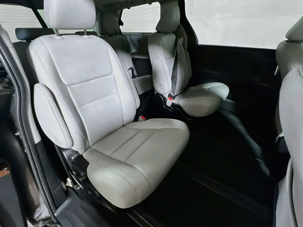 2017 Toyota Sienna Limited 7 Passenger