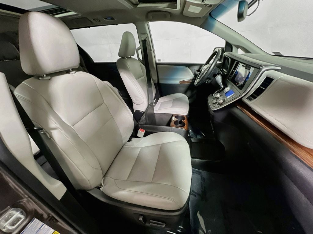 2017 Toyota Sienna Limited 7 Passenger