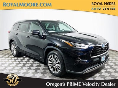 2022 Toyota Highlander Hybrid Platinum