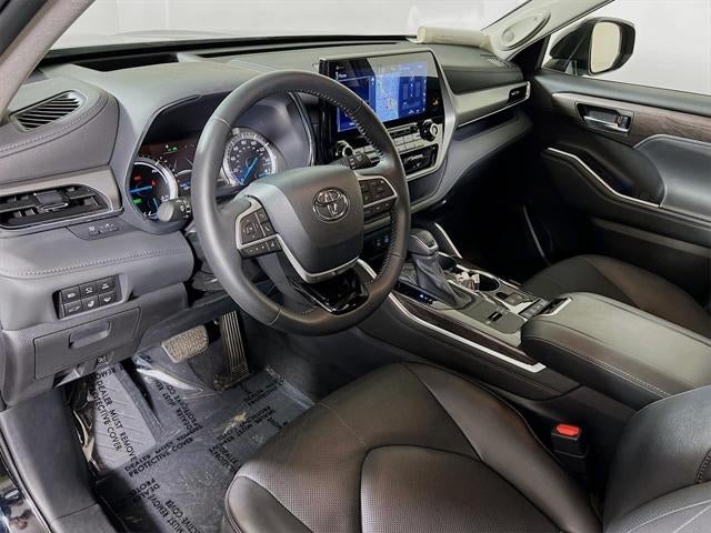2022 Toyota Highlander Hybrid Platinum