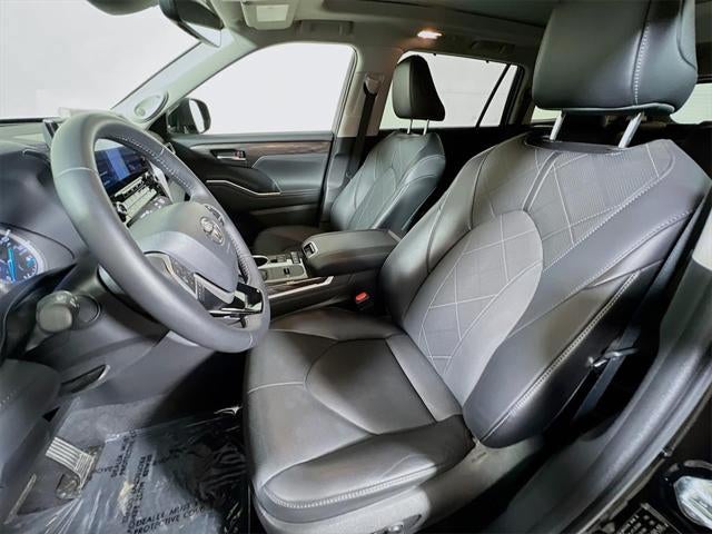 2022 Toyota Highlander Hybrid Platinum