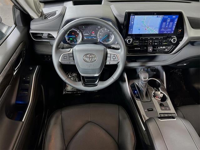 2022 Toyota Highlander Hybrid Platinum