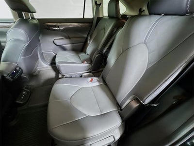 2022 Toyota Highlander Hybrid Platinum