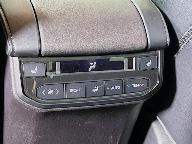 2022 Toyota Highlander Hybrid Platinum