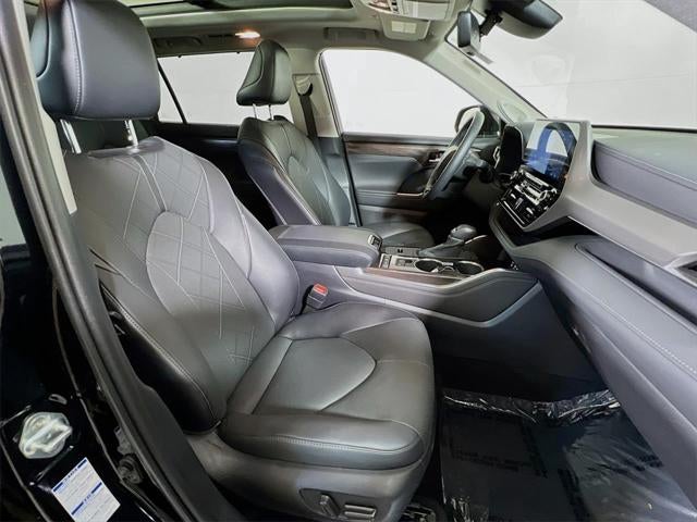 2022 Toyota Highlander Hybrid Platinum