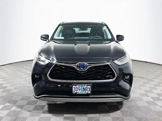 2022 Toyota Highlander Hybrid Platinum