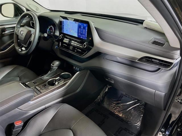 2022 Toyota Highlander Hybrid Platinum