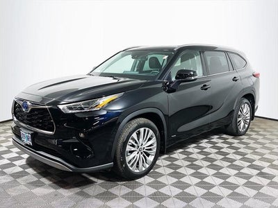 2022 Toyota Highlander Hybrid Platinum