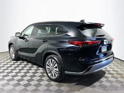 2022 Toyota Highlander Hybrid Platinum
