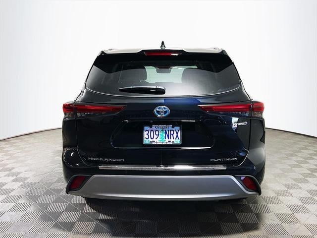 2022 Toyota Highlander Hybrid Platinum
