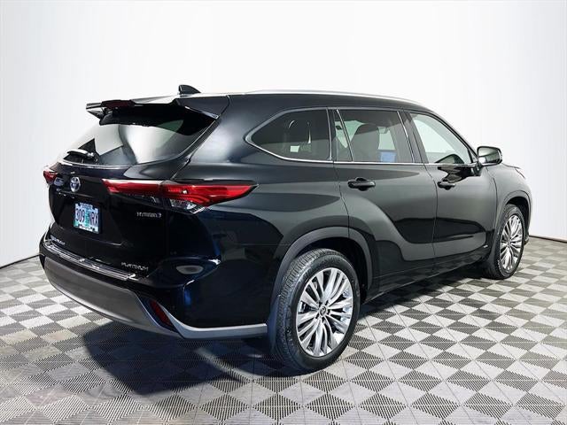 2022 Toyota Highlander Hybrid Platinum