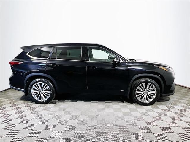 2022 Toyota Highlander Hybrid Platinum