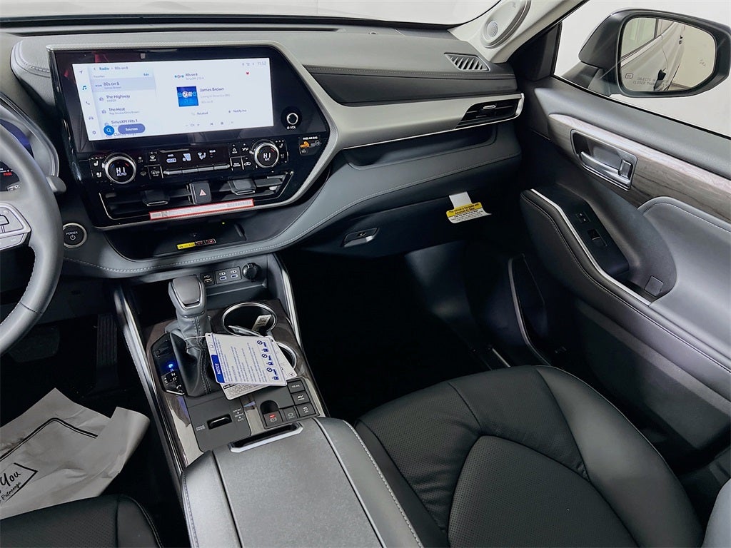 2026 Toyota Highlander Hybrid Platinum