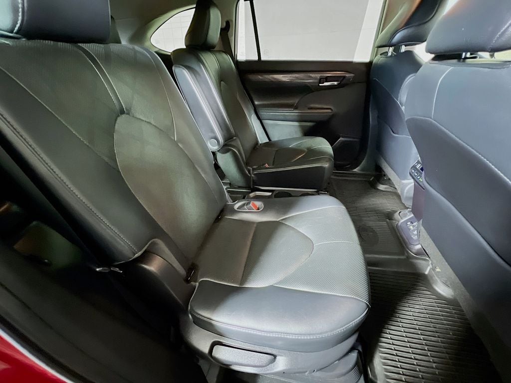 2021 Toyota Highlander Hybrid Platinum